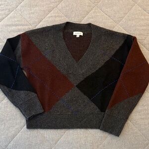 Evereve Women's V-Neck Sweater in Gray and Brown